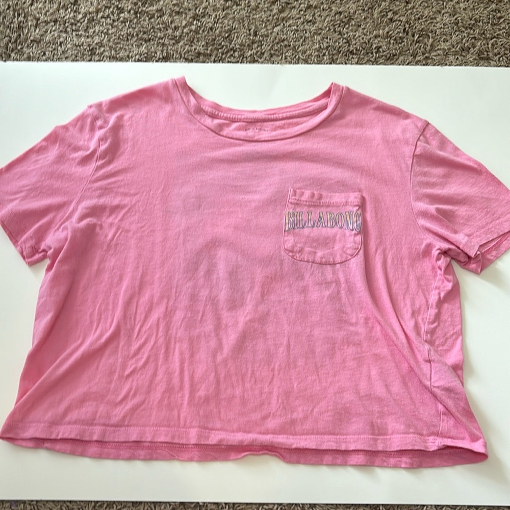 Super cute pink billabong cropped t shirt